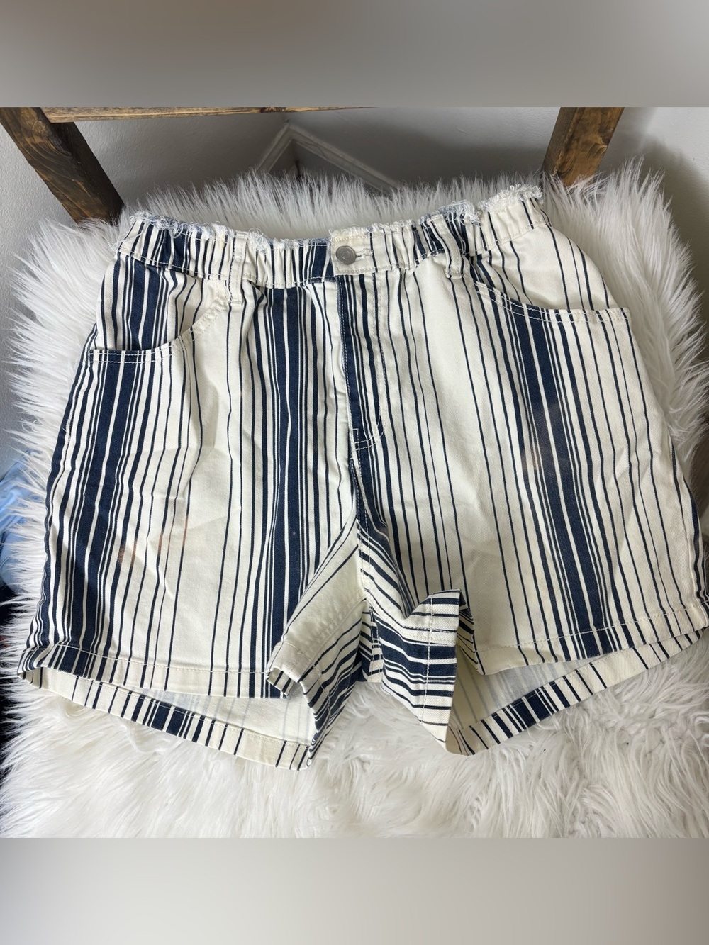 Time and Tru Striped High-Waist Stretch Cotton Shorts in Navy and Cream Size 12